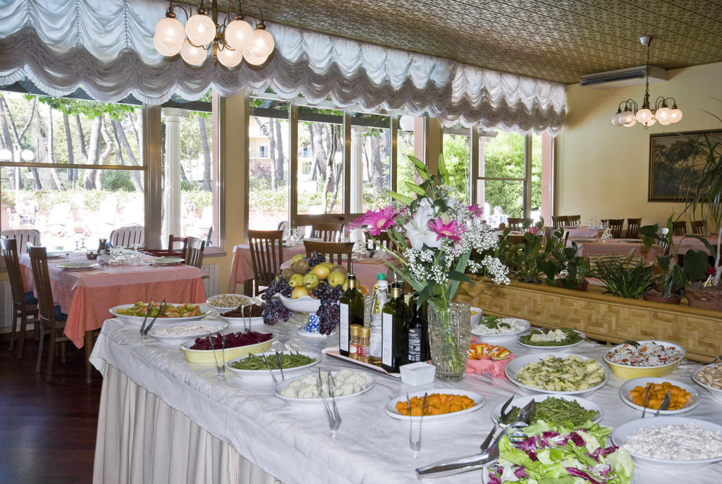 Hotel Meeting Чезенатіко Екстер'єр фото
