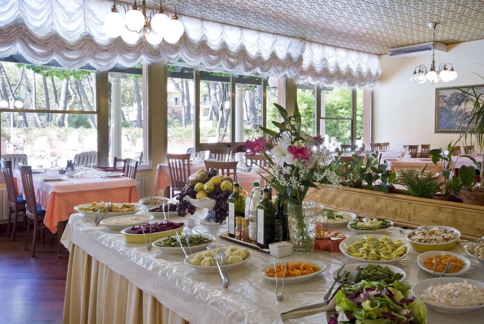 Hotel Meeting Чезенатіко Екстер'єр фото